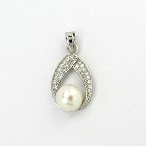 S50-248 Stříbrný přívěsek s perlou
