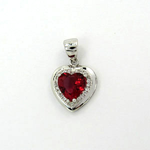 S50-223 Stříbrný přívěsek srdce s červeným zirkonem