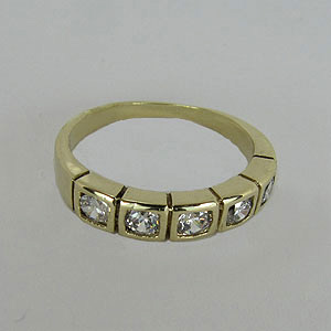Z70-009 Zlatý prsten se zirkony