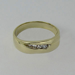Z70-013 Zlatý prsten se zirkony