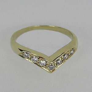 Z70-017 Dámský zlatý prsten osazen zirkony