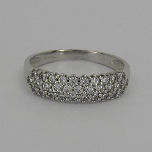 Z70-103 Prsten z bílého zlata osazen zirkony