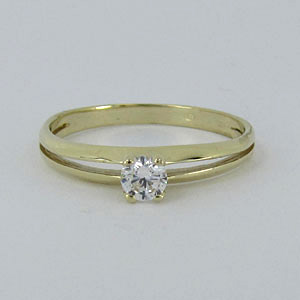 Z70-139 Zásnubní zlatý prsten se zirkonem